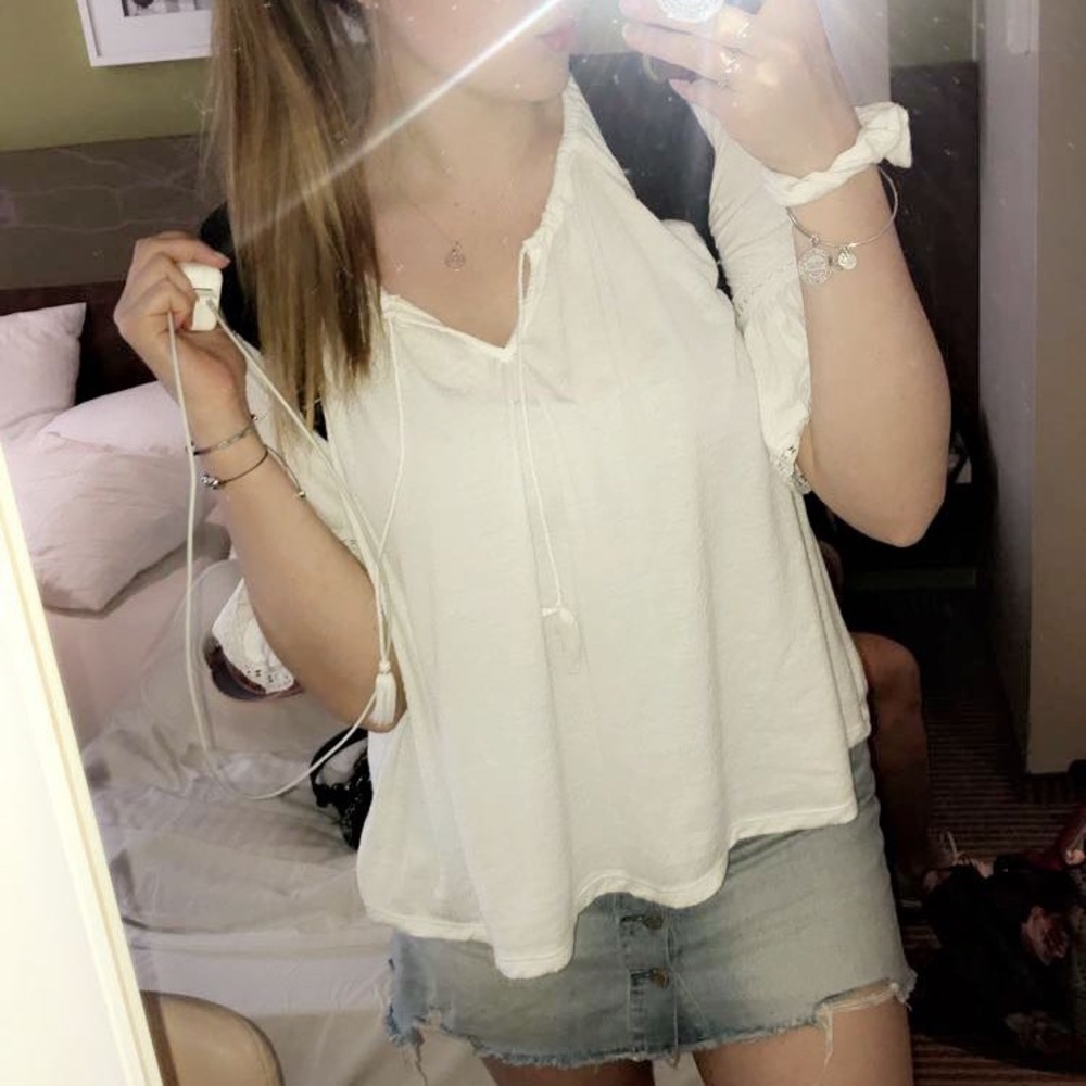Cute White flowy top
